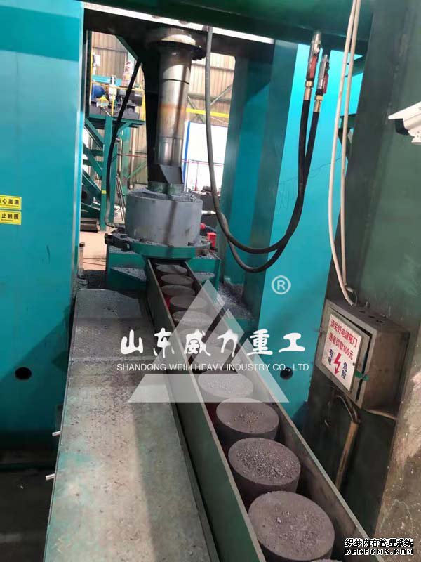 粒子鋼壓塊輸出機構